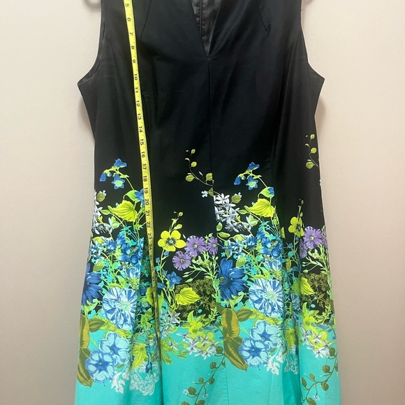 🌸 Laura Plus Size 16 Floral Fit & Flare Dress – Like New! 🌸 - Picture 5 of 10